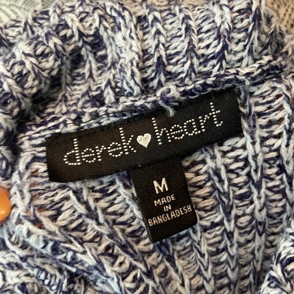 Derek Heart Sweater - Picture 8 of 9